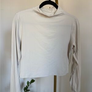 Lululemon All Aligned Mock Neck Long Sleeve Shirt
White Opal size 10